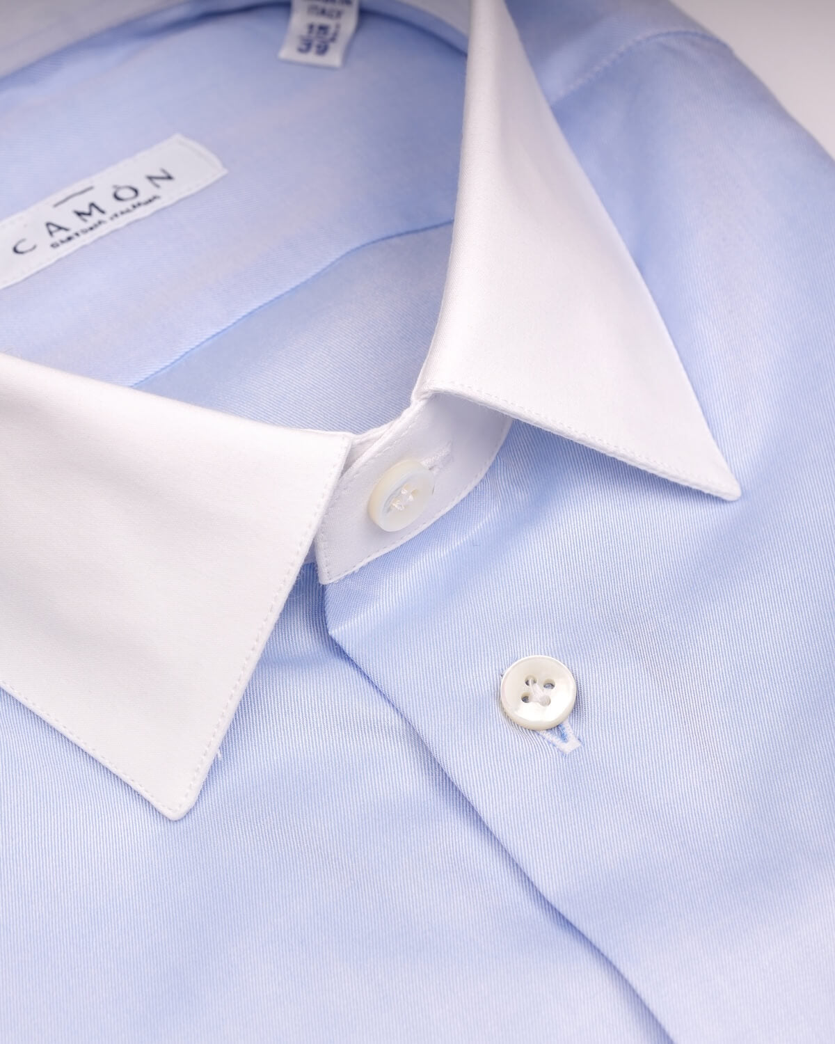 Camicia Uomo Celeste con Collo e Polsi Bianchi in Twill 100% Cotone – Collo Italiano